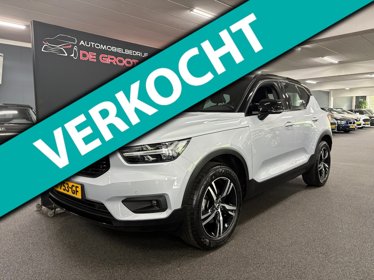 Volvo XC40 - 1.5 T2 R-Design/ NL auto/ Automaat/ Elektrische trekhaak/ Camera/ Sensoren - AutoWereld.nl