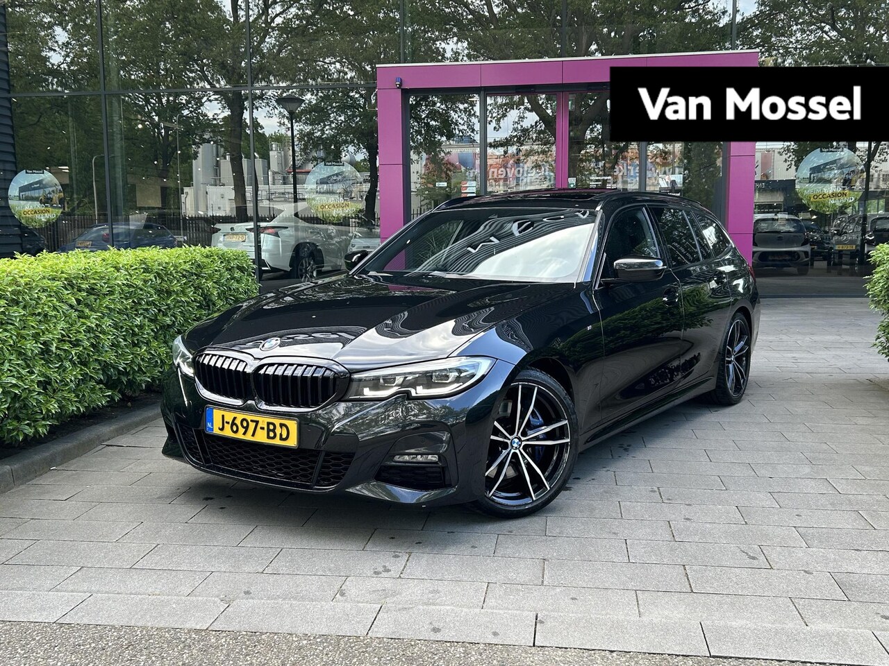 BMW 3-serie Touring - 330i High Executive Edition | M SPORTPAKKET | PANORAMADAK | LEDER | ACHTERUITRIJCAMERA | S - AutoWereld.nl