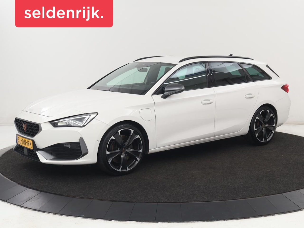 CUPRA Leon - 1.4 eHybrid VZ | SOH 90,7% | 245pk | Stoelverwarming | Adaptive cruise | Camera | Carplay - AutoWereld.nl