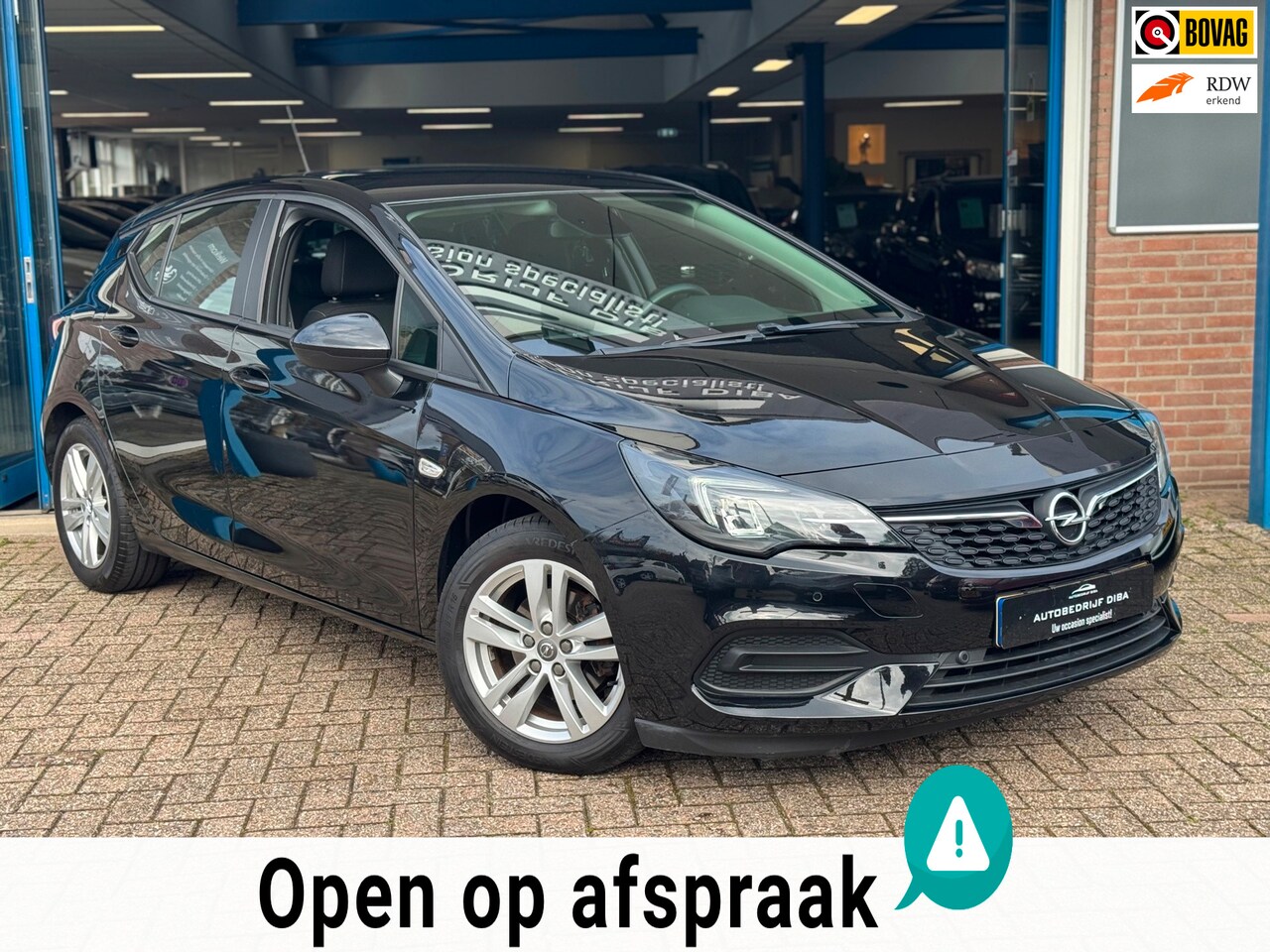 Opel Astra - 1.2 Blitz Edition 2021 ZWART NAVI AIRCO LM NAP! - AutoWereld.nl