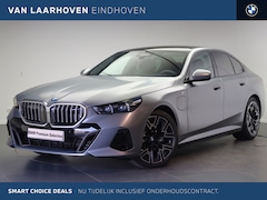 BMW 5-serie - 530e M Sport Automaat / Panoramadak / Adaptieve LED / Comfort Access / Stoelventilatie / P