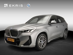 BMW iX1 - eDrive20 | M-Sportpakket | LED | Navigatie | Schuifdak | Trekhaak | Elektr. zetels | DAB |