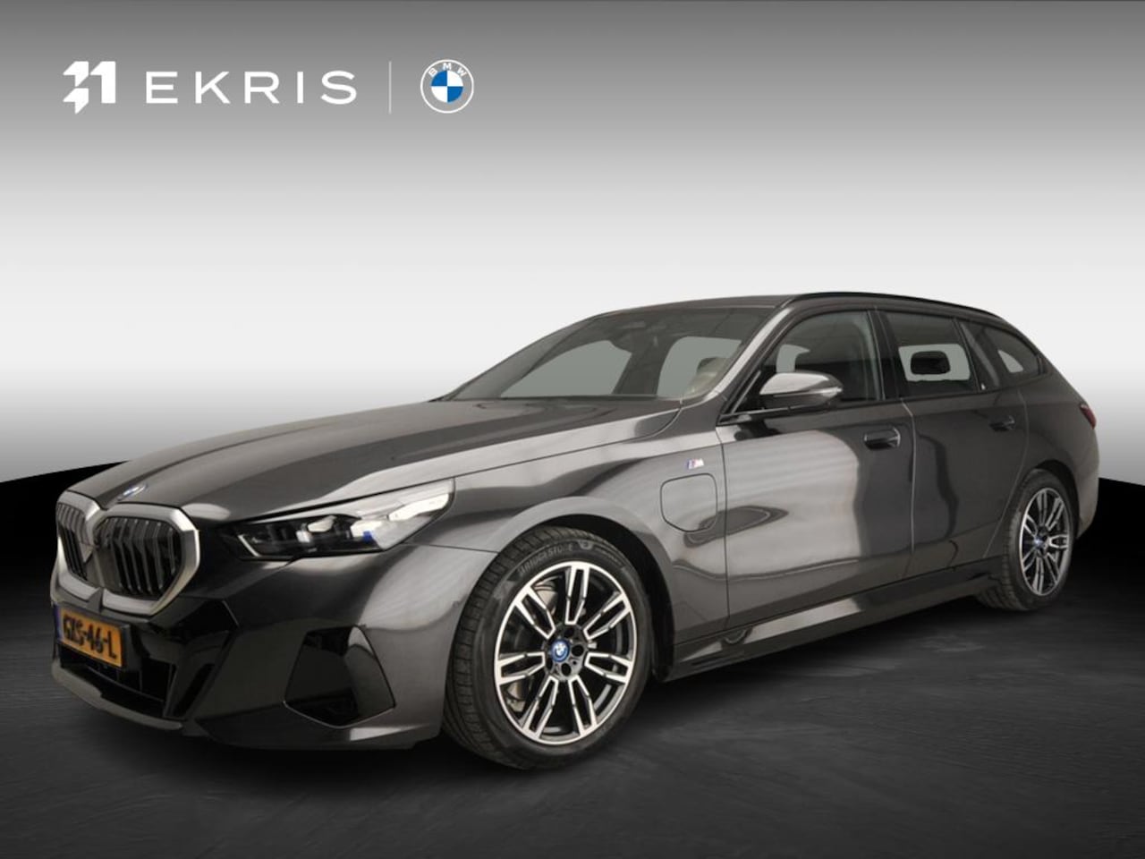 BMW 5-serie Touring - 530e | M-Sportpakket | LED | HUD | Sportstoelen | Stoelverwarming | Surround view | DAB | - AutoWereld.nl