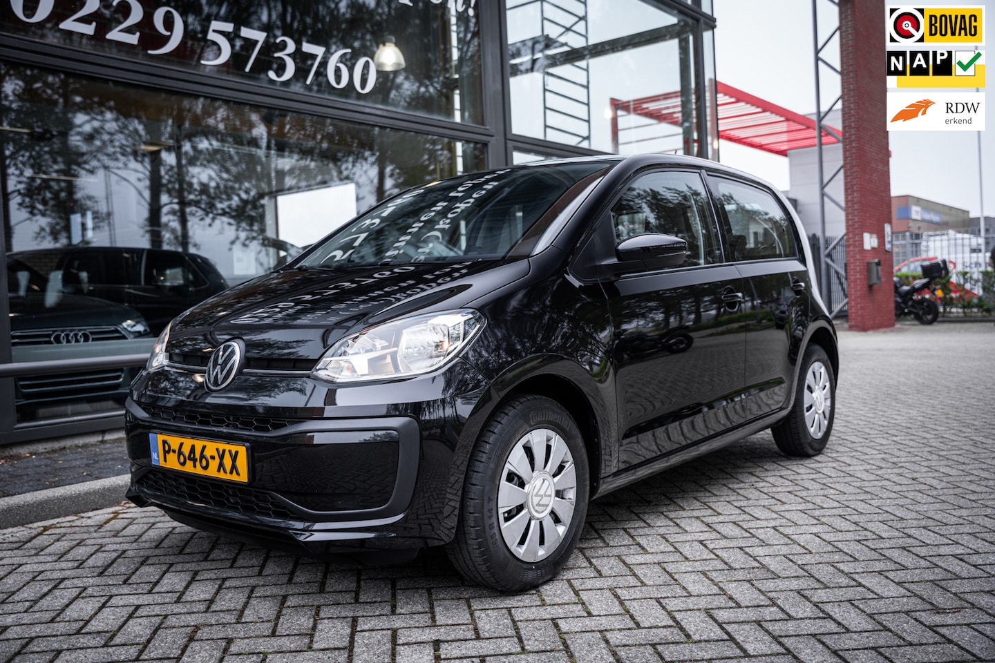 Volkswagen Up! - | NAP | Climate control | Camera | Parkeerhulp | Cruise control | DAB | - AutoWereld.nl