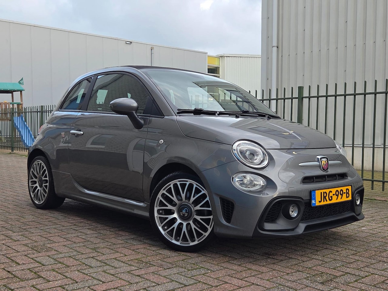 Fiat 500 C - 1.4 T-Jet Abarth 595 Cabriolet 59.000km!! - AutoWereld.nl