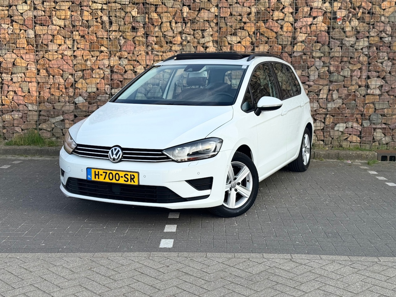 Volkswagen Golf Sportsvan - 1.4 TSI Highline Automaat Pano PDC Trekhaak - AutoWereld.nl
