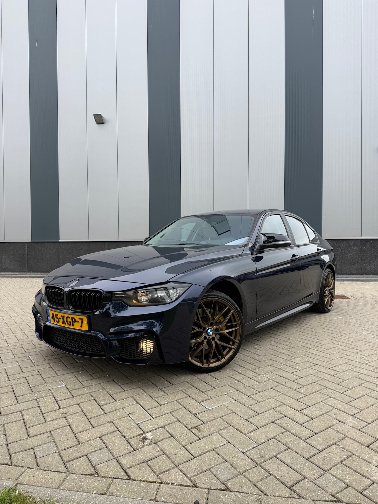 BMW 3-serie - 328i M-Pakket Automaat | NAP | Akra + Kleppensysteem | 19" Lichtmetaal - AutoWereld.nl