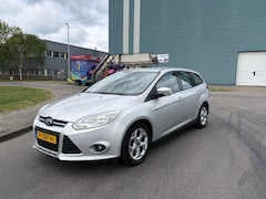 Ford Focus Wagon - 1.0i EcoBoost Trend 6-Bak 125 PK. Als nieuw rijdende auto Distributieriem en waterpomp ver
