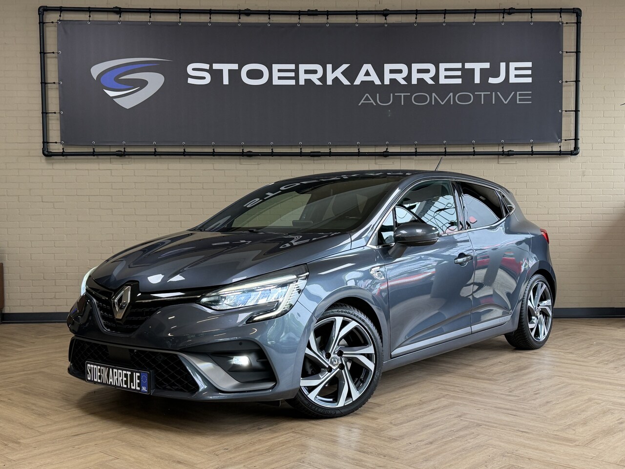 Renault Clio - 1.3 TCe 130pk R.S. Line | Groot Navi | Camera | 17" | Led | Carplay | Cruise | PDC  V+A | - AutoWereld.nl