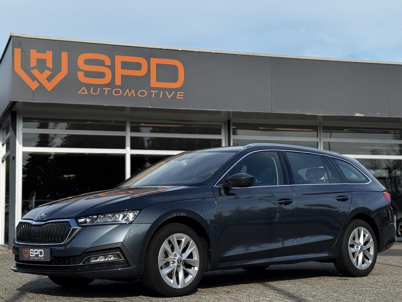 Skoda Octavia Combi - 1.0 e-TSI Ambition|Carpl|NAP|DSG|LED - AutoWereld.nl