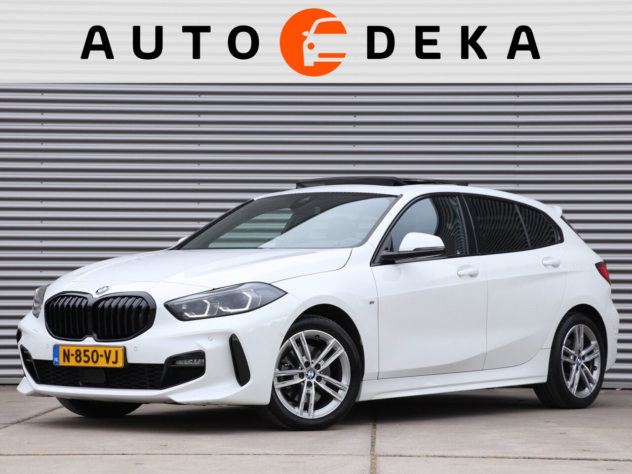 BMW 1-serie - 118i M-Sport Automaat *Panodak*Kuipstoelen* - AutoWereld.nl