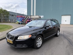 Volvo V70 - 2.0i Momentum 145 PK. Zeer goed onderhouden en onverwoestbare auto Rijdt ook helemaal nieu