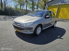Peugeot 206 - 1.4-16V Gentry