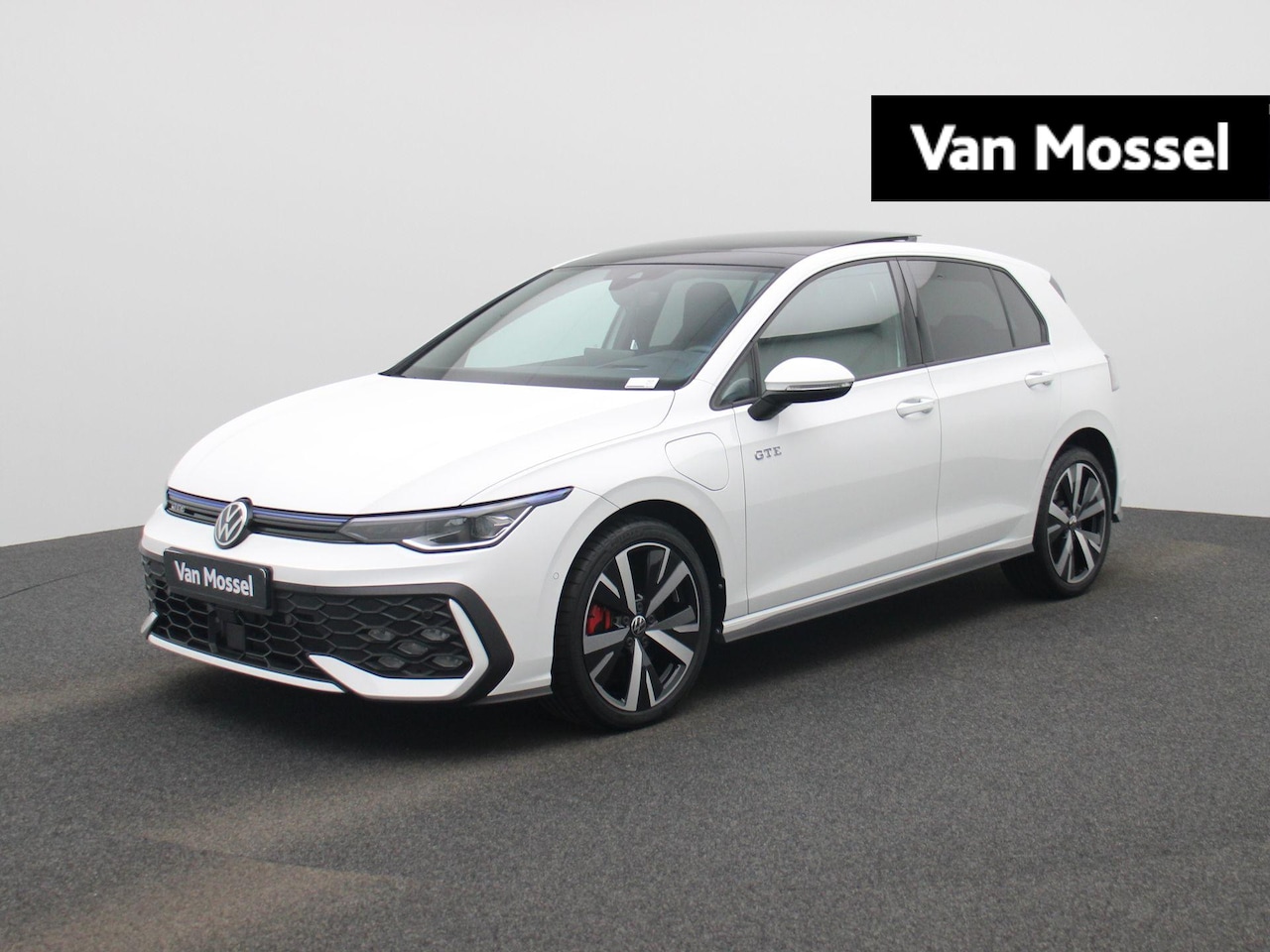Volkswagen Golf - 1.5 eHybrid GTE 272 PK| Panoramadak | Head-Updisplay | Achteruitrijcamera  | Navigatie | 1 - AutoWereld.nl