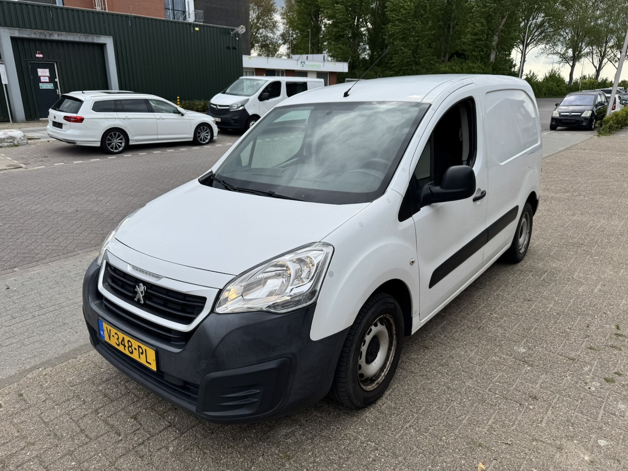 Peugeot Partner - 120 1.6 BlueHDi 75 L1 Premium 120 1.6 BlueHDi 75 L1 Premium - AutoWereld.nl
