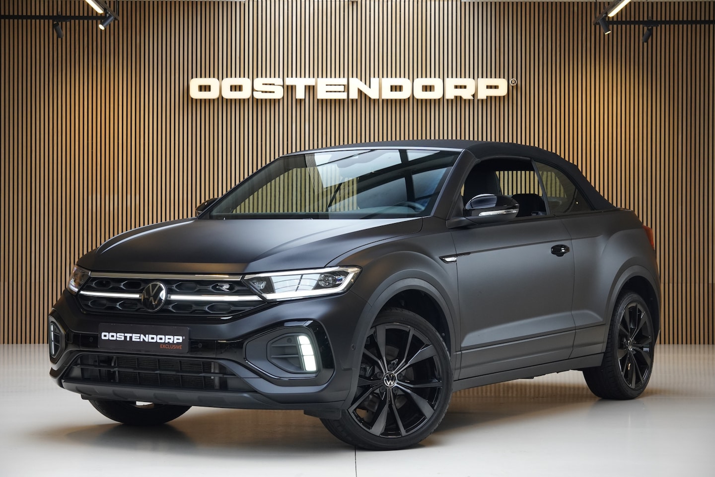 Volkswagen T-Roc Cabrio - 1.5TSI/150pk R-Line Edition Black (One/999) MATZWART|2024|Leder|Trekhaak|Navi Pro|Virtual - AutoWereld.nl