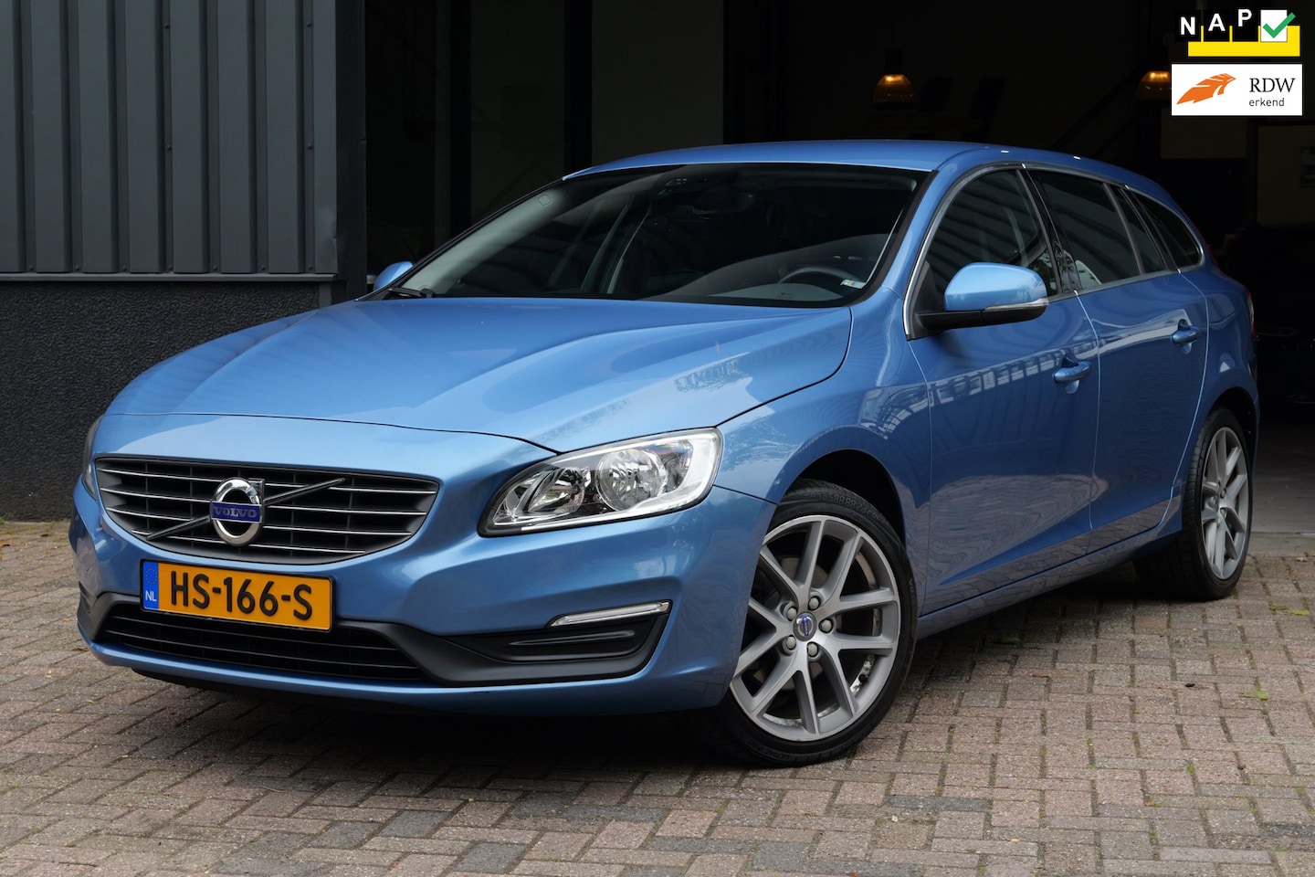 Volvo V60 - 2.0 D3 Momentum Business 2.0 D3 Momentum Business - AutoWereld.nl