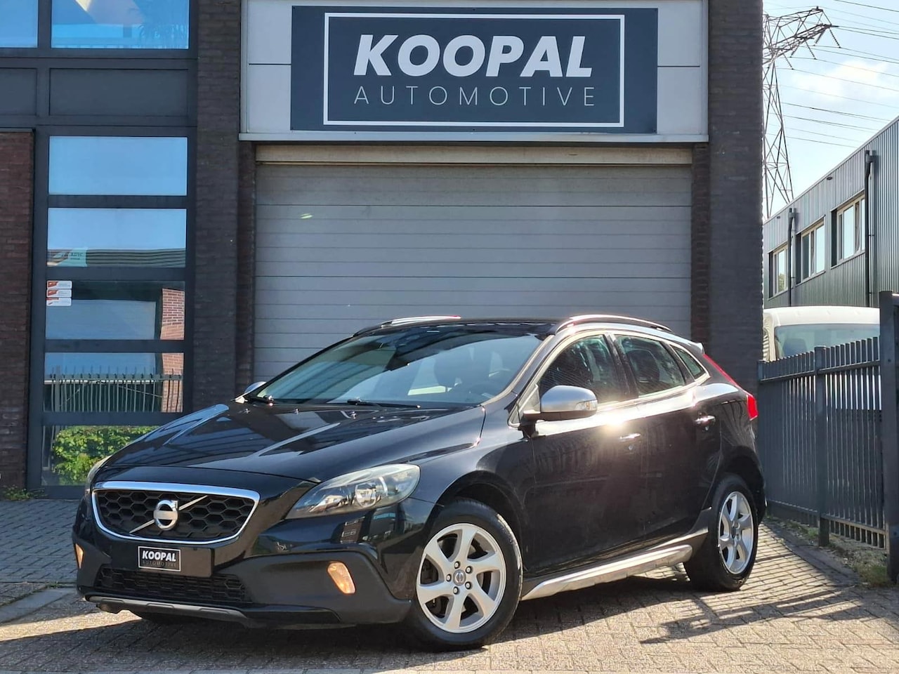Volvo V40 Cross Country - 2.0 D3 Kinetic | Volledig Onderhouden - AutoWereld.nl