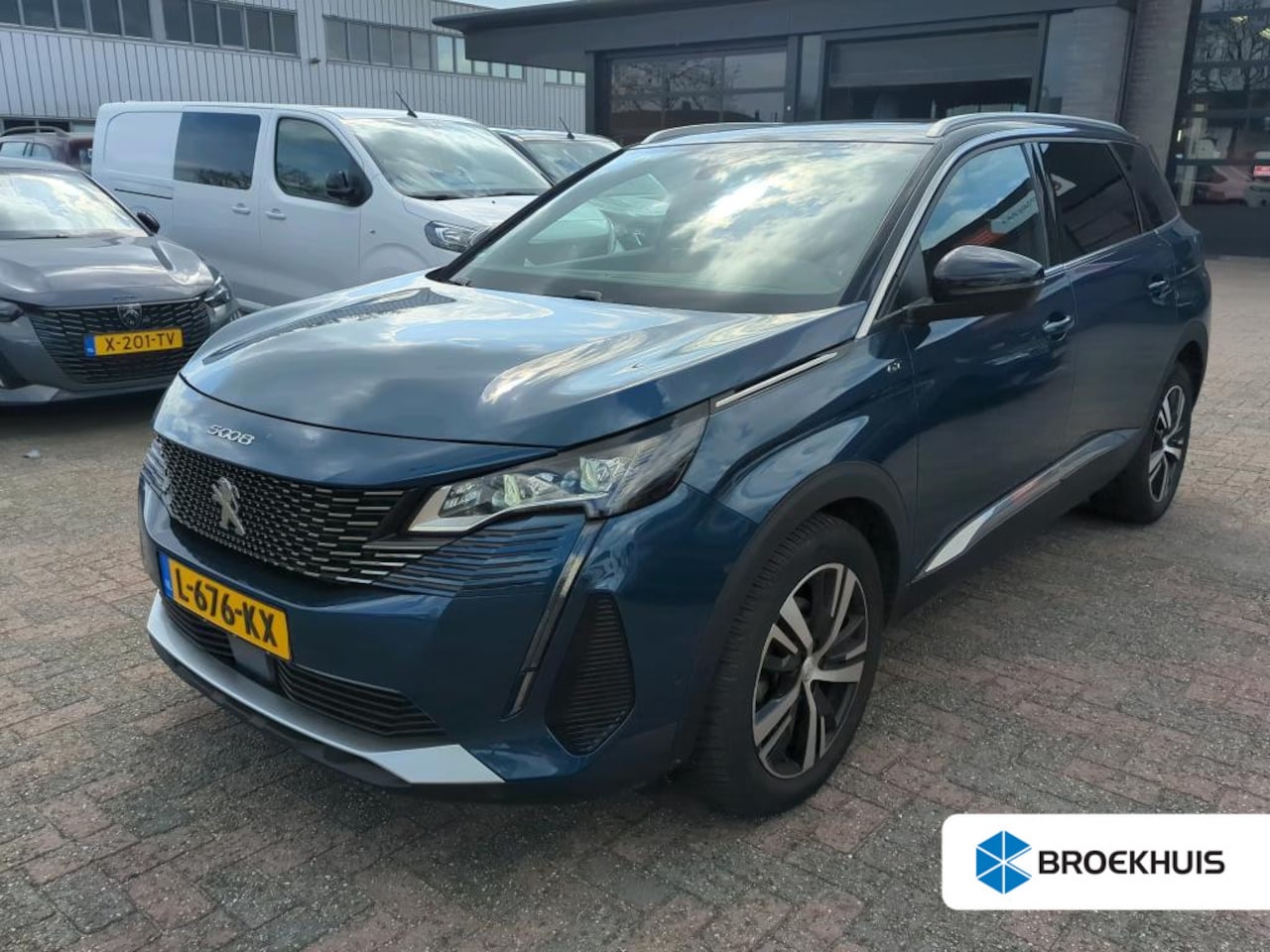 Peugeot 5008 - 1.2 PureTech GT | Navigatie | Camera | Panorama/schuifdak | Alcantara | All season | Apple - AutoWereld.nl