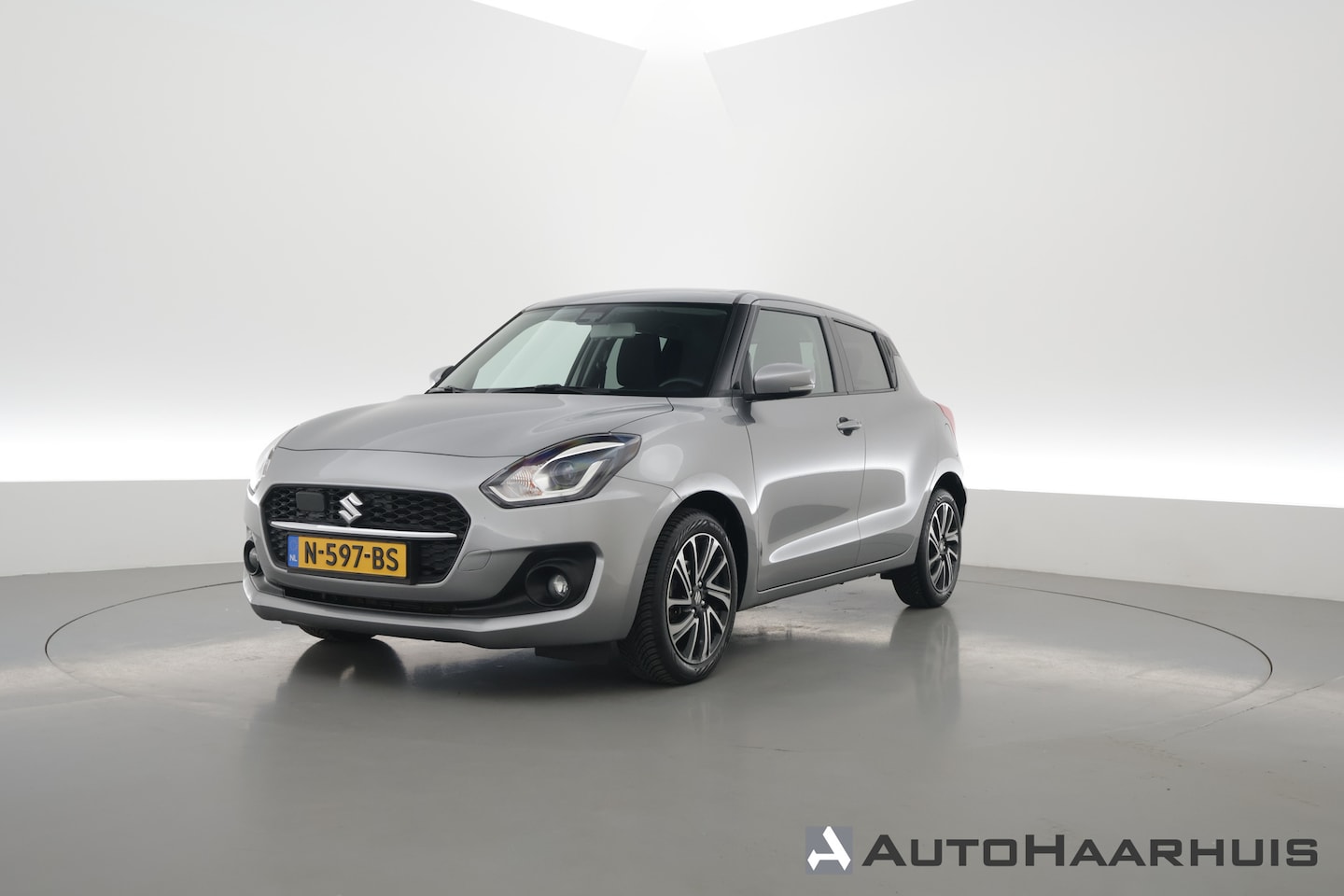 Suzuki Swift - 1.2 Style Smart Hybrid | Camera | Adapt. Cruise | Dodehoek | Stoelverw. | NAV+Carplay | Ke - AutoWereld.nl