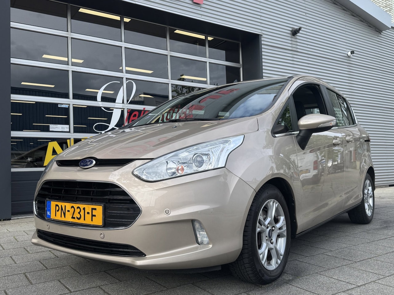 Ford B-Max - 1.0 EcoBoost Titanium I Navigatie I Airco I PDC I Sport velgen I Dealer onderhouden - AutoWereld.nl