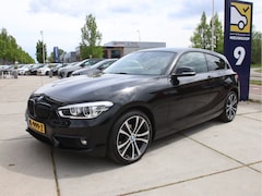 BMW 1-serie - 118i M-Pakket Automaat, NL-Auto, LED, PDC SALE