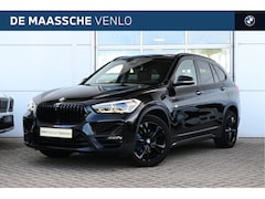 BMW X1 - sDrive18i Sport Line Automaat / Sportstoelen / Trekhaak / Achteruitrijcamera / LED / Comfo