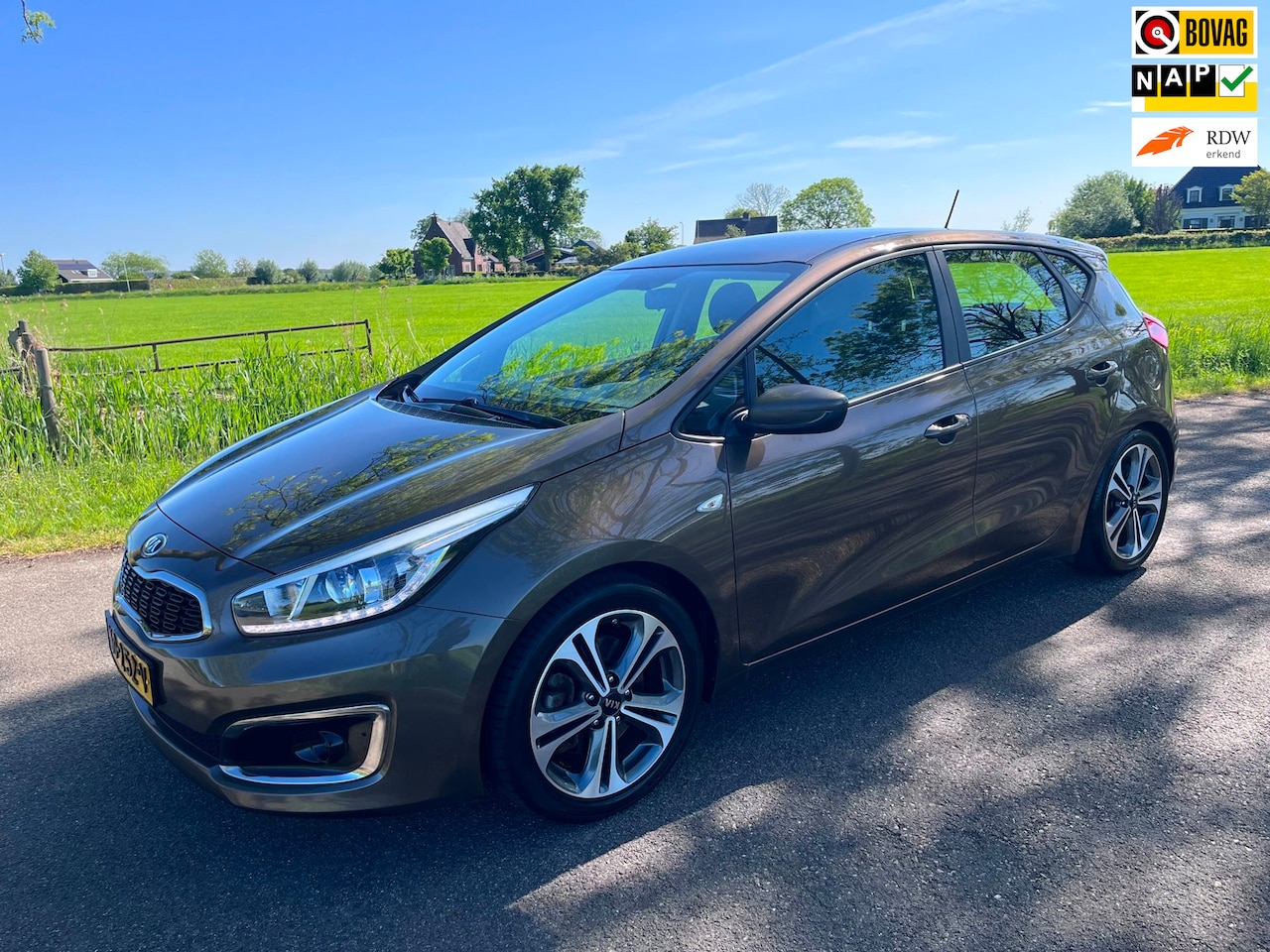 Kia Cee'd - 1.6 GDI First Edition 1.6 GDI First Edition, navi, camera NL auto - AutoWereld.nl