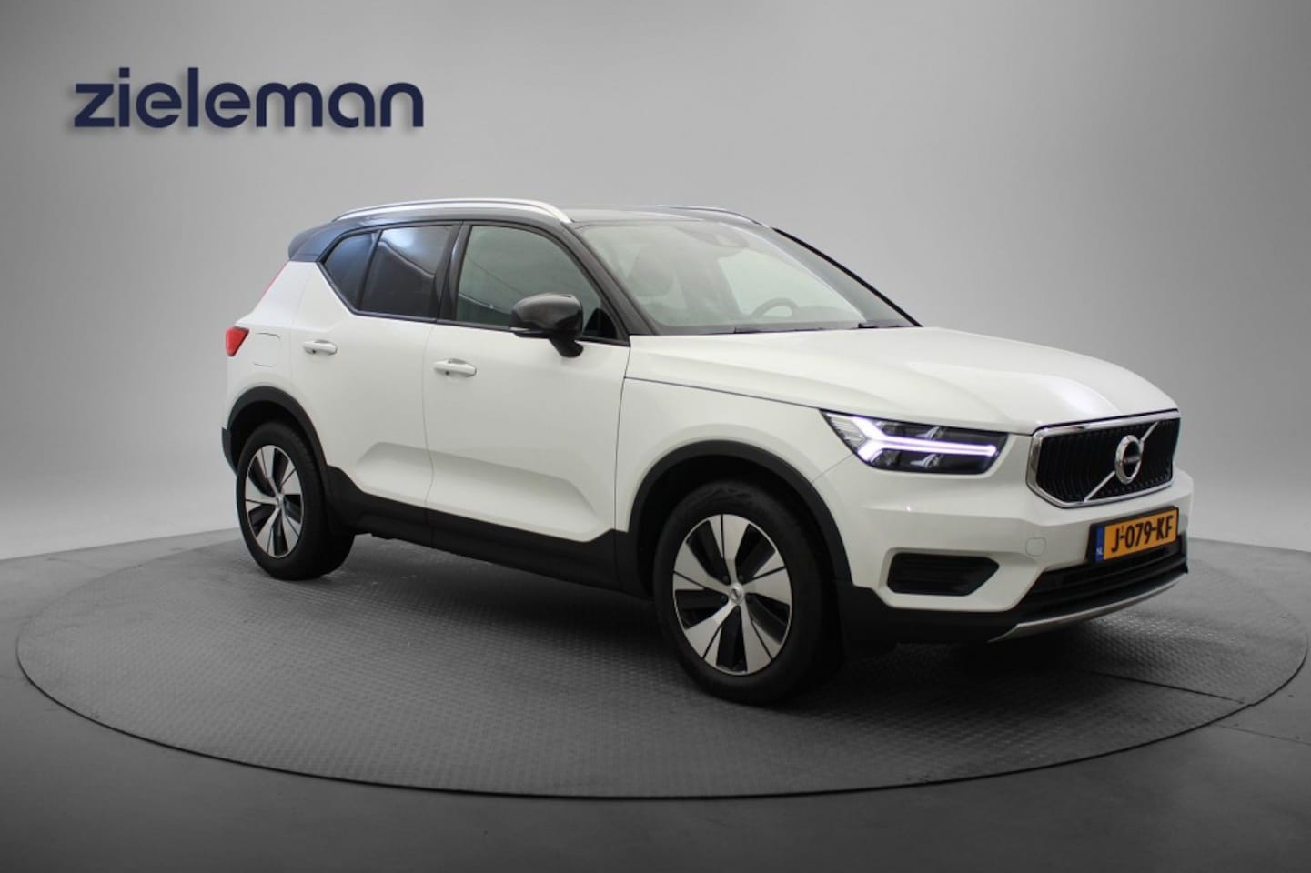 Volvo XC40 - Momentum - Carplay, Navi, Cruise, Afn. Trekhaak - AutoWereld.nl