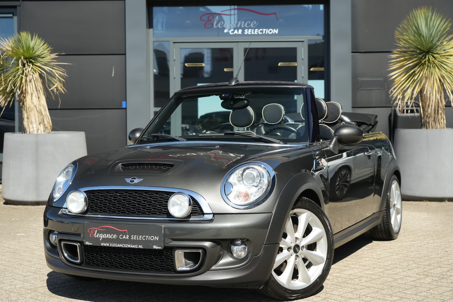 MINI Cabrio - Mini 1.6 Cooper S 184pk HarmanKardon/Navigatie/Stoelverwarming - AutoWereld.nl