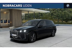 BMW iX - xDrive45 M Sport / Panoramadak Sky Lounge / Trekhaak / M Multifunctionele Stoelen / Parkin