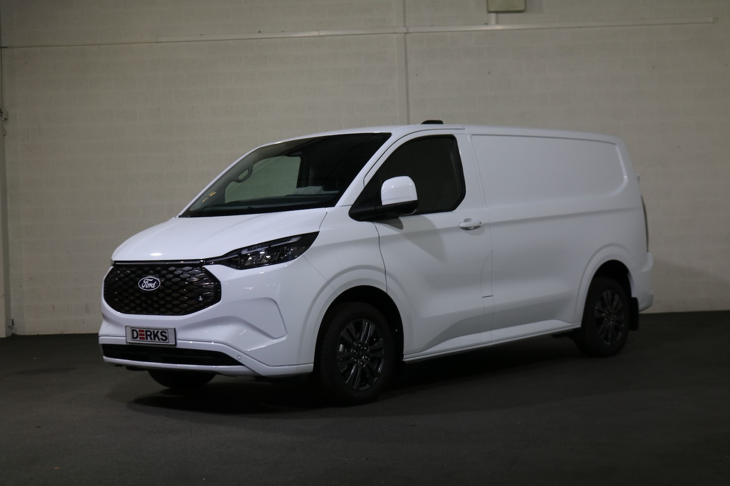 Ford Transit Custom - E-Transit 320 L1 H1 Limited 71 kWh 218pk (wordt verwacht) - AutoWereld.nl