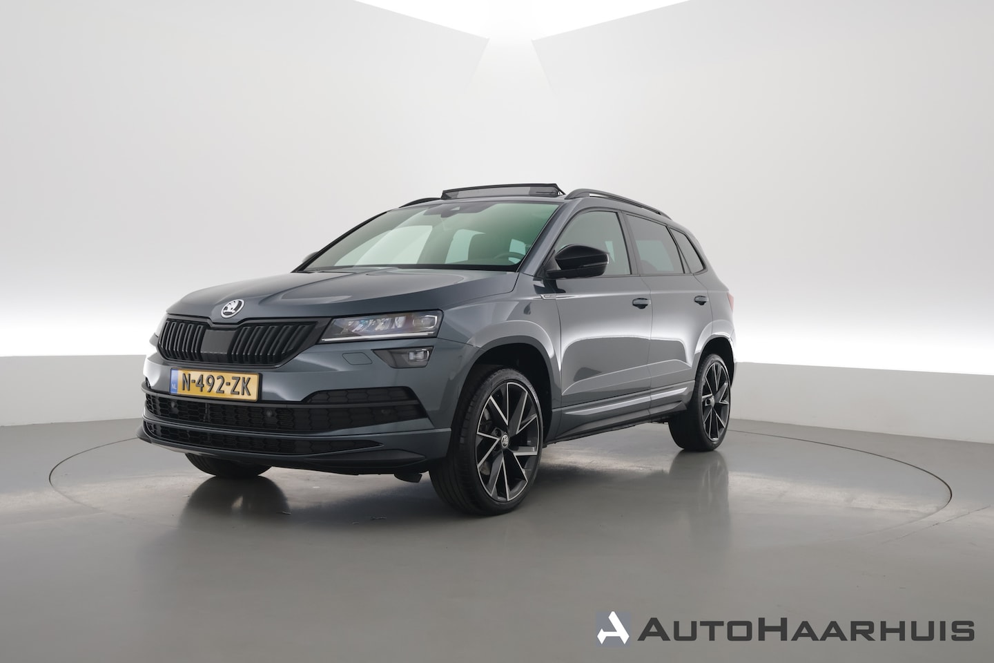 Skoda Karoq - 1.5 TSI ACT Sportline Business | Dig. Cockpit | Pano | Elek. Trekhaak | Krell Audio | Adap - AutoWereld.nl