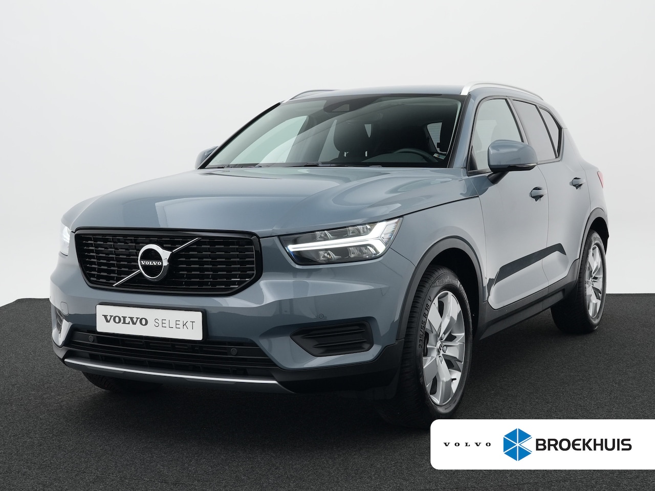 Volvo XC40 - T2 Momentum | Trekhaak | Stoel- & Stuurverwarming | Camera | Carplay | Navigatie | Privacy - AutoWereld.nl