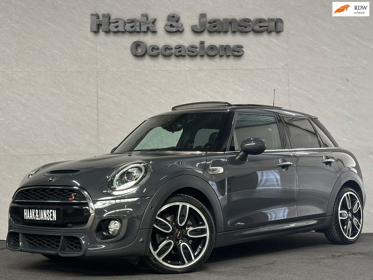 MINI John Cooper Works - Mini 2.0 S JCW 192PK Pano Automaat Leder Led - AutoWereld.nl
