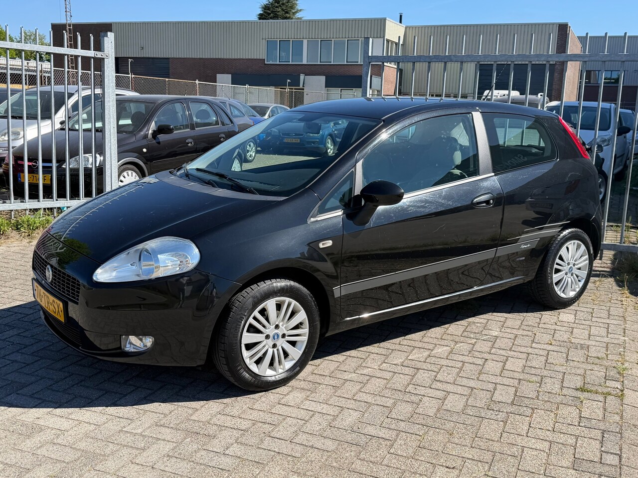 Fiat Grande Punto - 1.4 Edizione Blue & Me! NIEUWE APK l AIRCO ECC l MTF-STUUR l LMV l GOED ONDERHOUDEN! - AutoWereld.nl