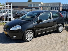 Fiat Grande Punto - 1.4 Edizione Blue & Me NIEUWE APK l AIRCO ECC l MTF-STUUR l LMV l GOED ONDERHOUDEN