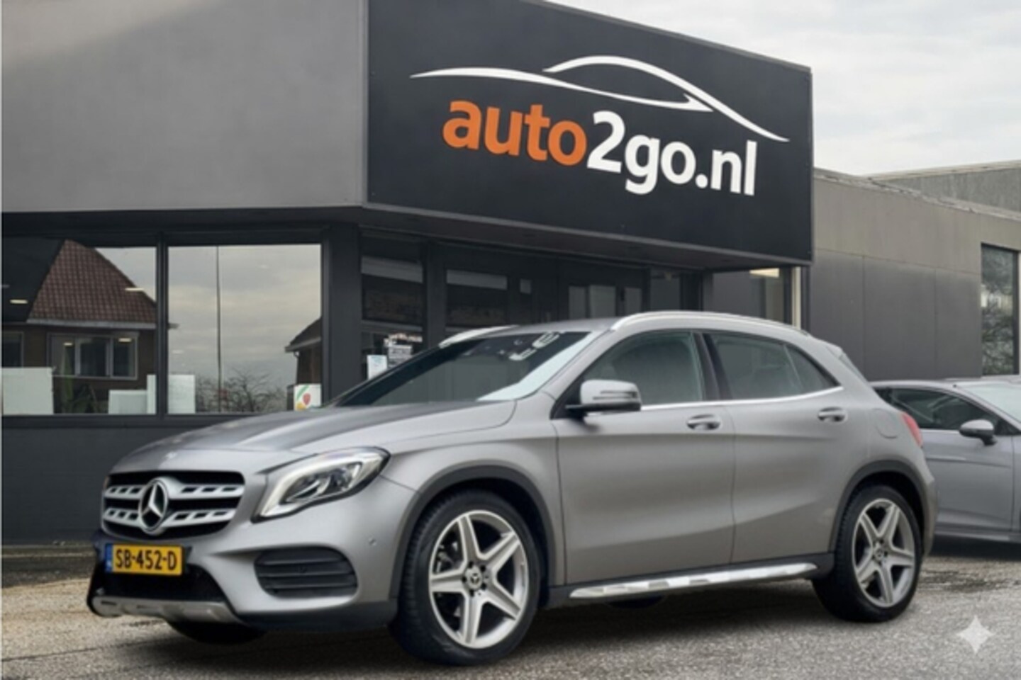 Mercedes-Benz GLA-Klasse - 180 AMG-LINE AUT7 LEDER 19 INCH-LMV NAVI PDC CAMERA STOELVERW ETC - AutoWereld.nl