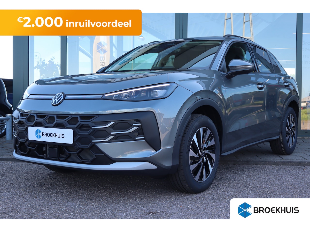 Volkswagen T-Roc - Life First Edition | 'App-Connect' draadloze smartphone integratie | Achteruitrijcamera (R - AutoWereld.nl