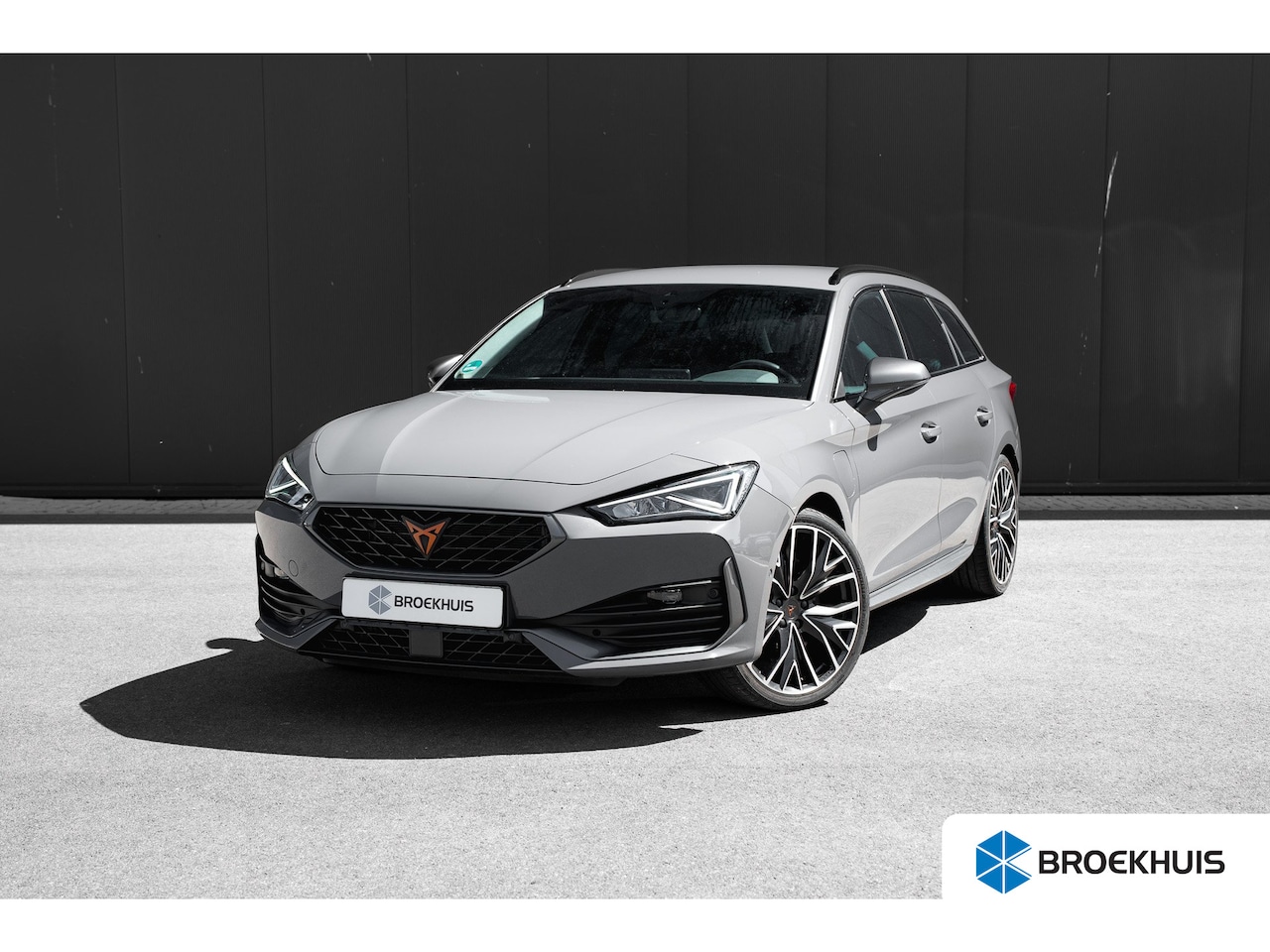 CUPRA Leon Sportstourer - 1.4 e-Hybrid 245pk VZ Business | Trekhaak | Camera | Stoel & Stuurverwarming | Carplay | 1 - AutoWereld.nl