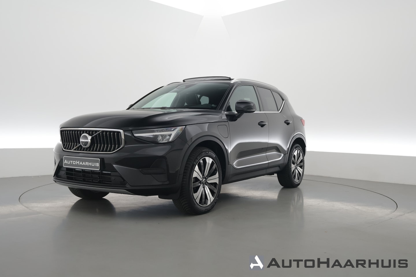 Volvo XC40 - T4 Recharge Plus Bright | SOH 94%| Pano | Harman Kardon | 360cam | Elek. Stoelen | Adapt. - AutoWereld.nl