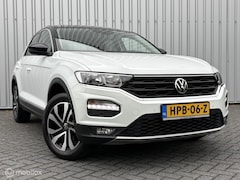 Volkswagen T-Roc - 1.5 TSI Active | Aut | Trekhaak | Camera | PDC | LED | Apple Carplay | Volledige historie