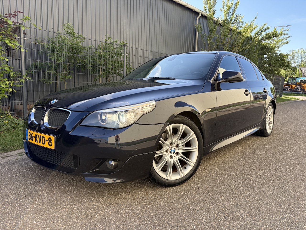 BMW 5-serie - 520i Business Line Sport / AUTOMAAT / M-PAKKET / SPORTSTOELEN / NAVI - AutoWereld.nl