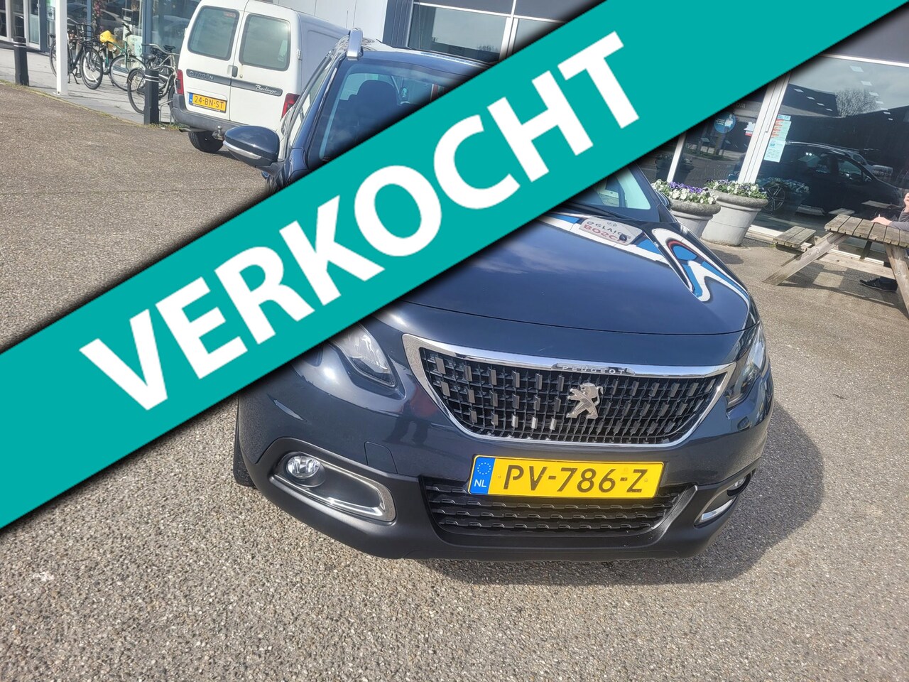 Peugeot 2008 - 1.2 PureTech Blue Lion CarPlay - AutoWereld.nl