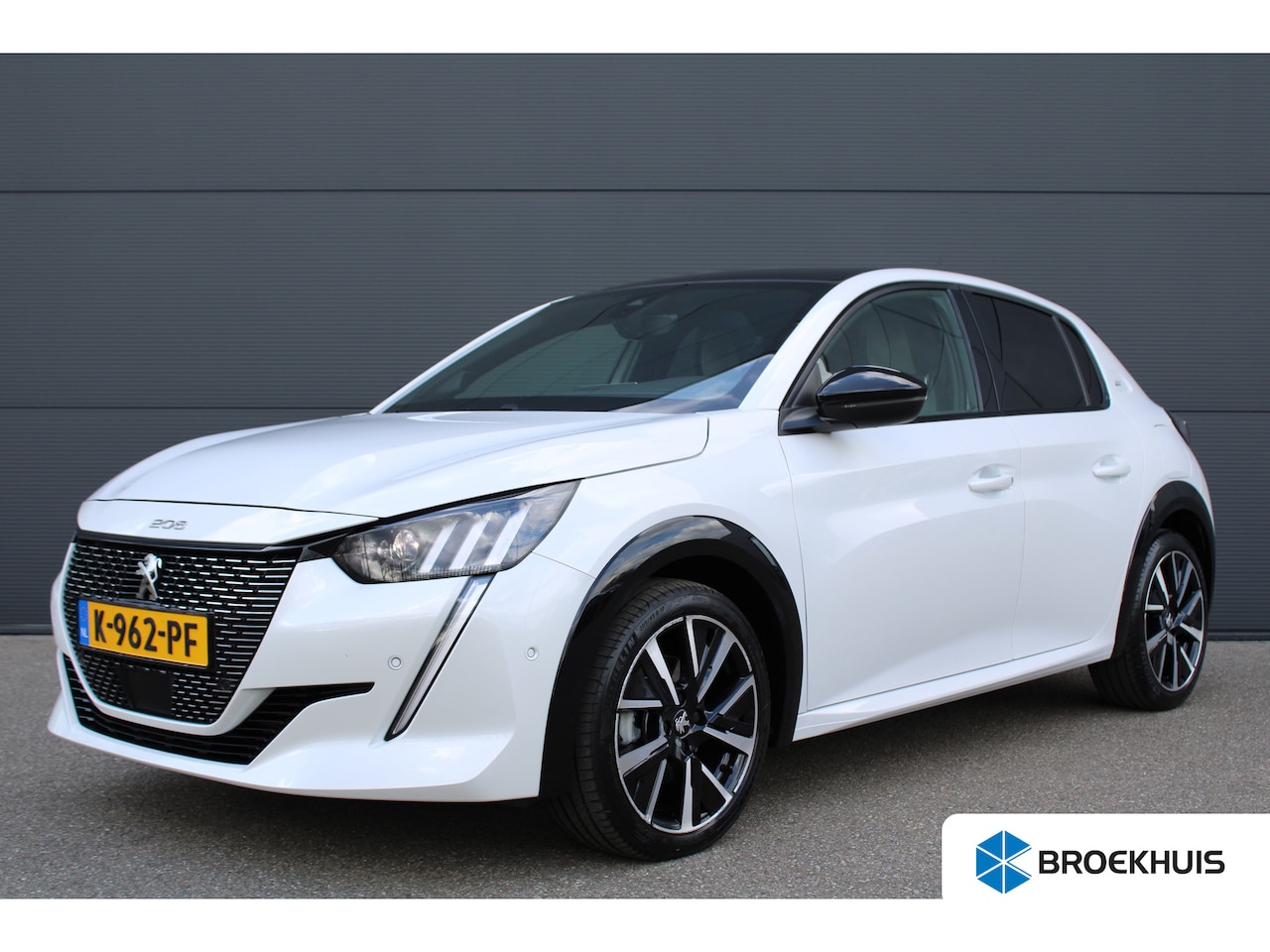 Peugeot 208 - 1.2 PureTech GT Pack | Navigatie | Camera | Panoramadak | Stoelverwarming | Apple carplay - AutoWereld.nl