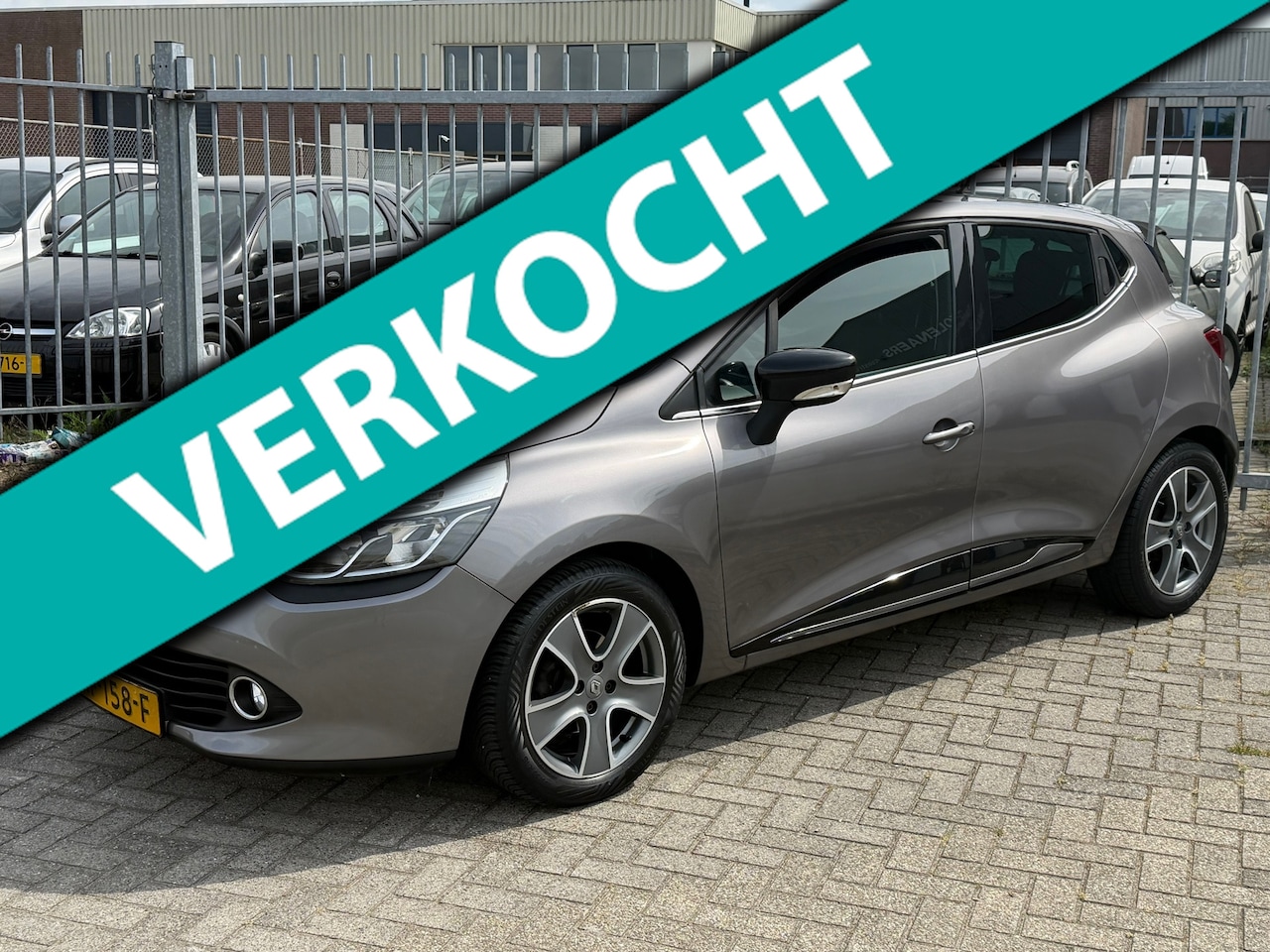 Renault Clio - 0.9 TCe ECO Night&Day 90PK! NL AUTO NAP! Navi l LED l Cruise l Airco l LMV! TOPSTAAT l DEA - AutoWereld.nl
