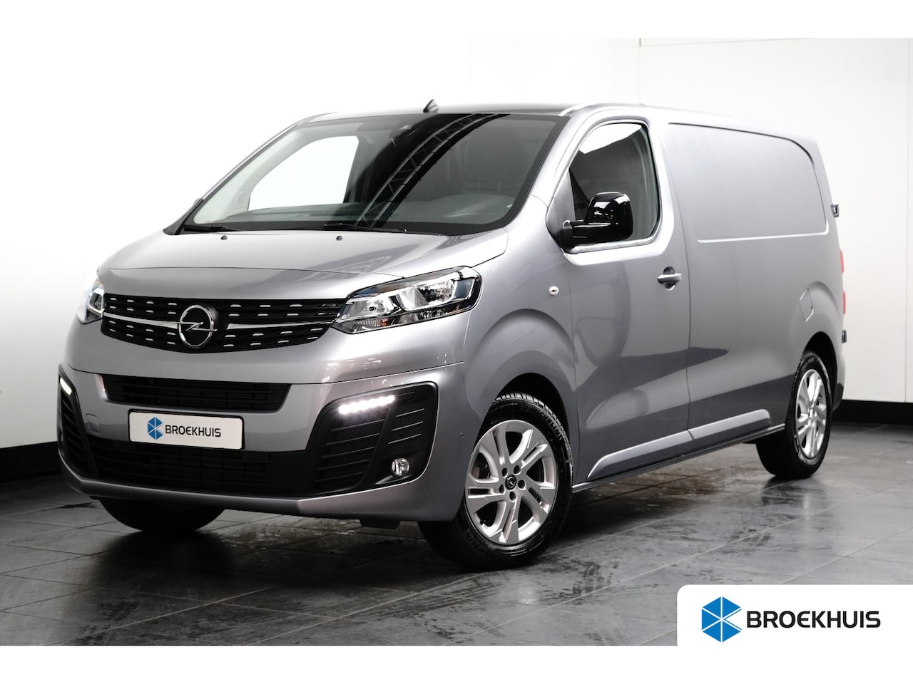 Opel Vivaro - 2.0 CDTI L2H1 Innovation 2.0 CDTi 177PK Automaat Camera | Cruise Control | Navigatie | App - AutoWereld.nl