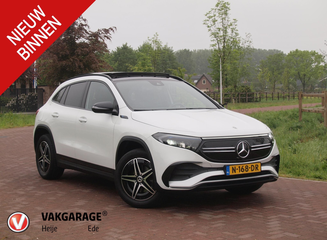Mercedes-Benz EQA - 250 Business Solution AMG 67 kWh | Panoramadak | Sfeerverlichting | Apple Carplay | - AutoWereld.nl