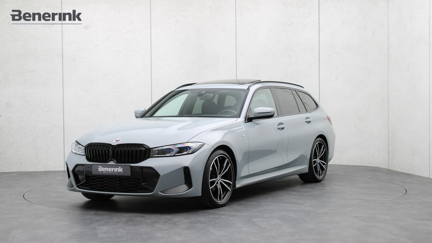 BMW 3-serie Touring - 318i M-Sport | Head-up | Harman/Kardon | Comfort Access | Achteruitrijcamera - AutoWereld.nl
