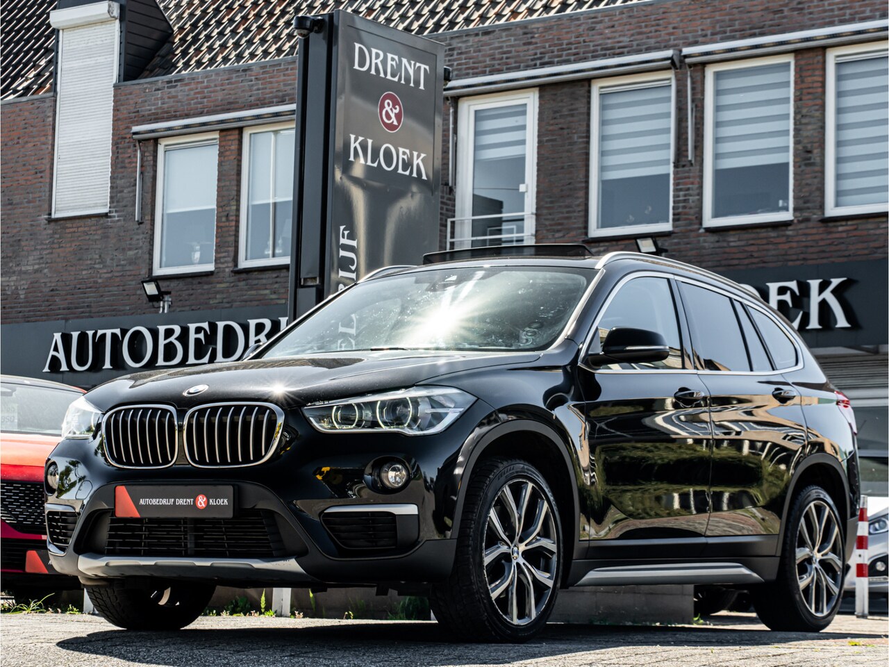 BMW X1 - sDrive20i ORG NL HIFI PANO HUD 19 INCH LEDER LED - AutoWereld.nl